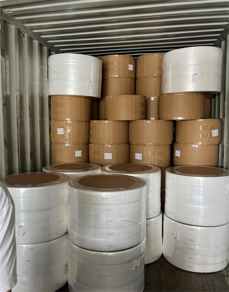 WEIHONGLAI Load Raw Material For Producing Diapers For The Customer In Chile
